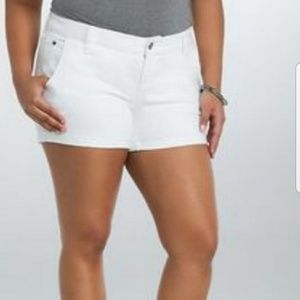 NWT Torrid trouser white flip fray cuff shorts 18